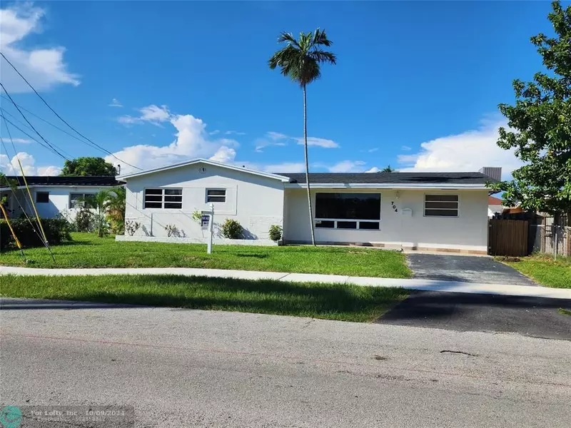 704 SW 4th St, Hallandale Beach, FL 33009