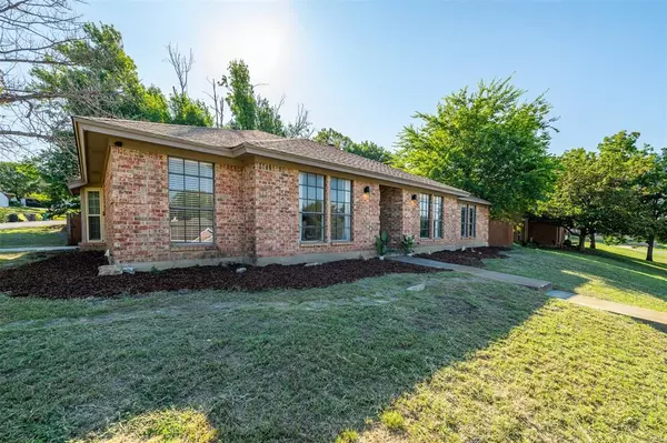 8708 Glen Hollow Drive, Fort Worth, TX 76179