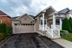 3261 Country LN, Whitby, ON L1P 1T7