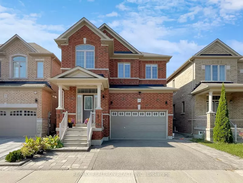 15 Juglans CRES, Whitchurch-stouffville, ON L4A 1S5