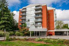 Oakville, ON L6H 2R5,1071 Queens AVE #104