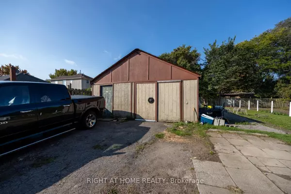 Oshawa, ON L1J 4C8,536 Lorraine ST