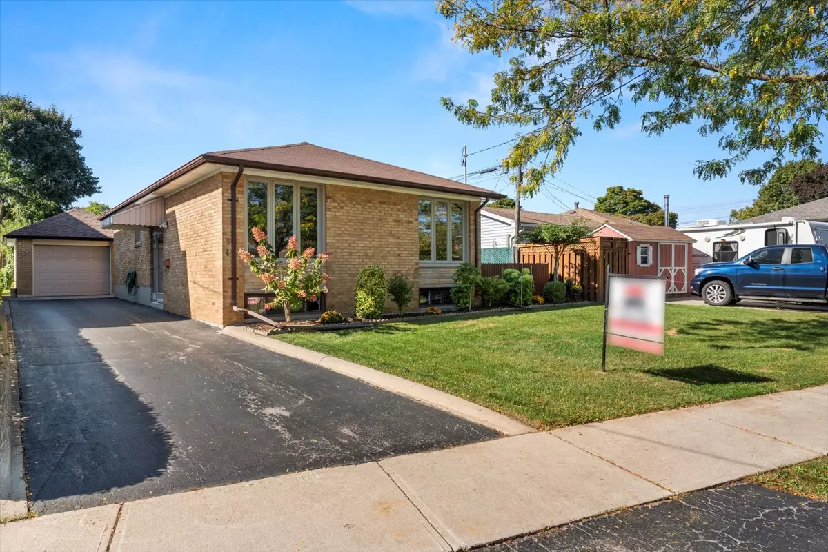 Toronto W10, ON M9V 2N2,34 Alhart DR