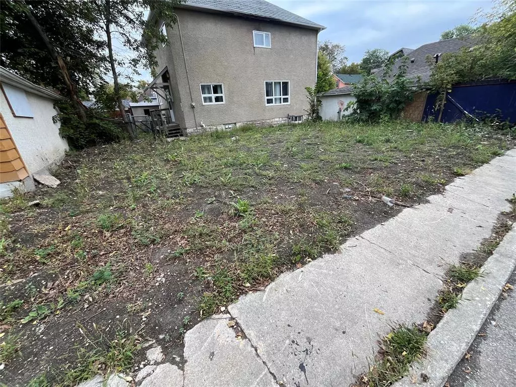 Winnipeg, MB R2W 3K6,107 Rex AVE