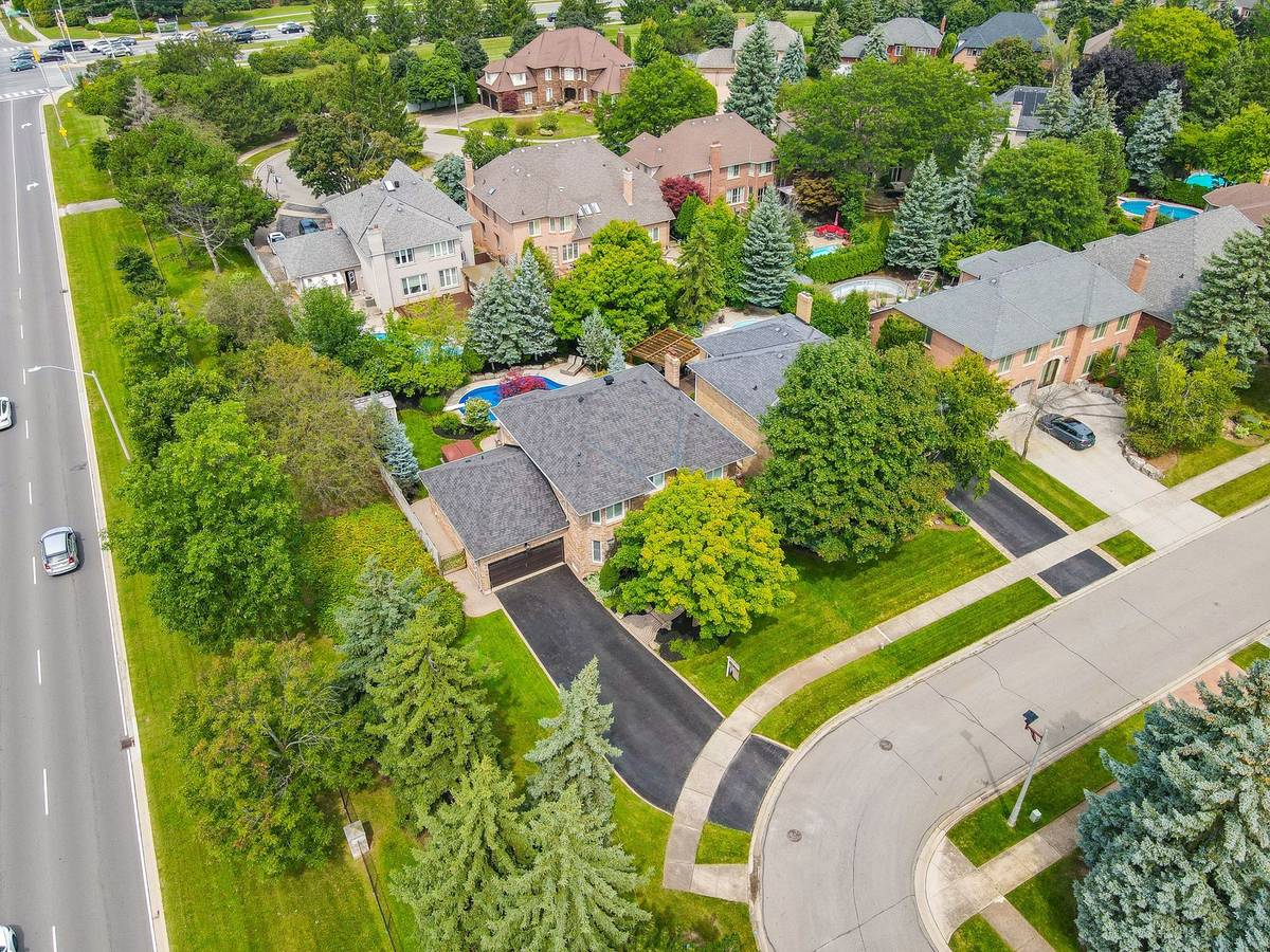 Oakville, ON L6M 2P1,1050 Masters Green N/A