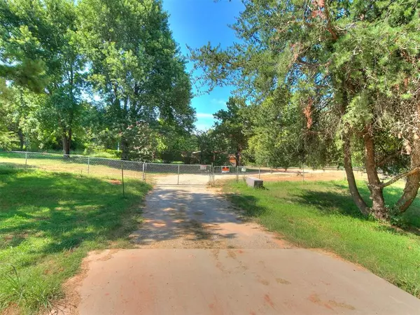 14105 Perry Drive, Newalla, OK 74857