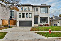 6 Stubbs DR, Toronto C12, ON M2L 2R1