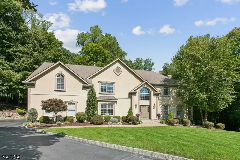 3 Angela Ct, North Caldwell Boro, NJ 07006