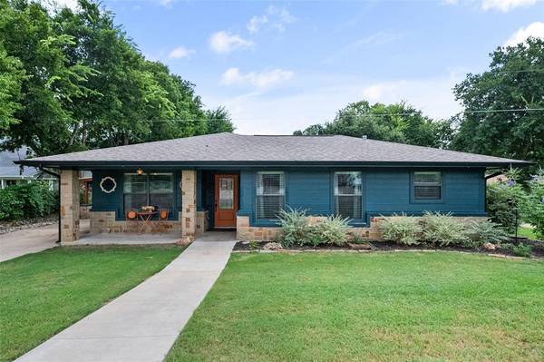 141 Willowcrest,  Waxahachie,  TX 75165