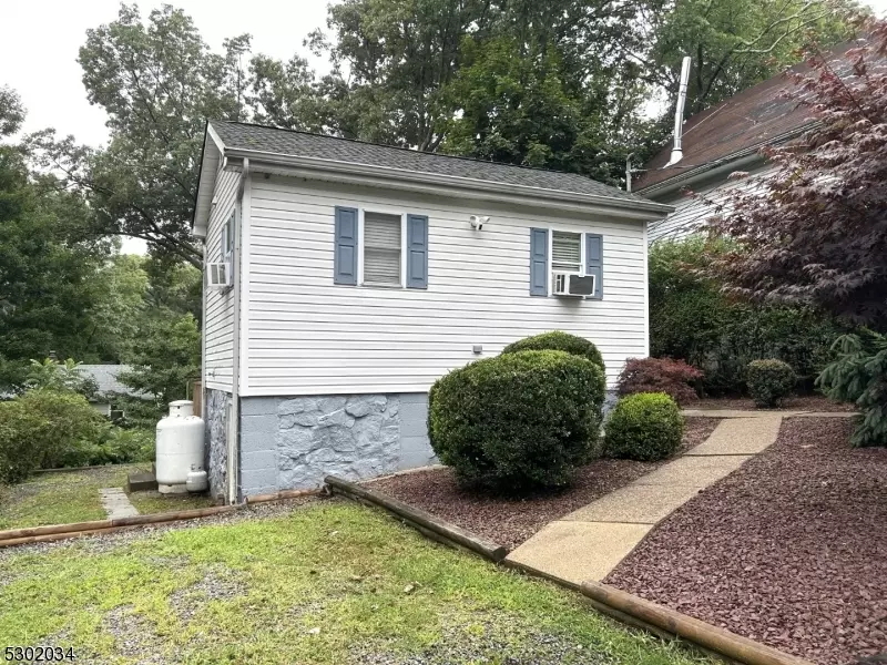 314 W End Ave, Hopatcong Boro, NJ 07843