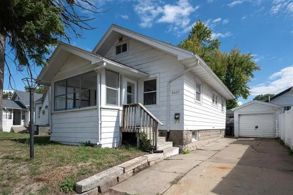 2407 C Ave NE, Cedar Rapids, IA 52402