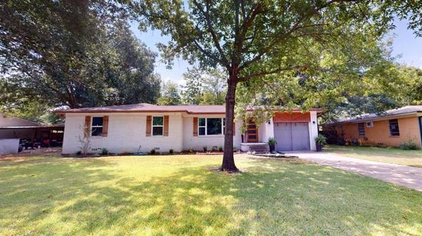 404 E Clinton Avenue, Athens, TX 75751