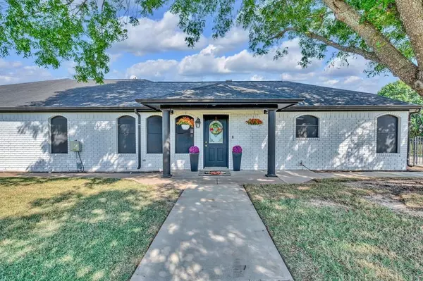 1211 Overlook Court, Whitney, TX 76692