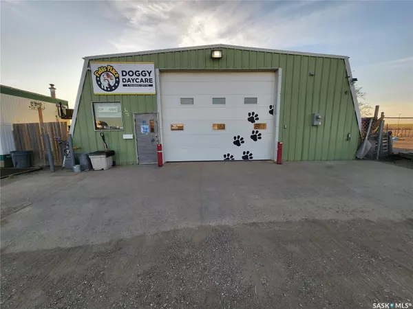 325 Queen STREET, Weyburn, SK S4H 2L2