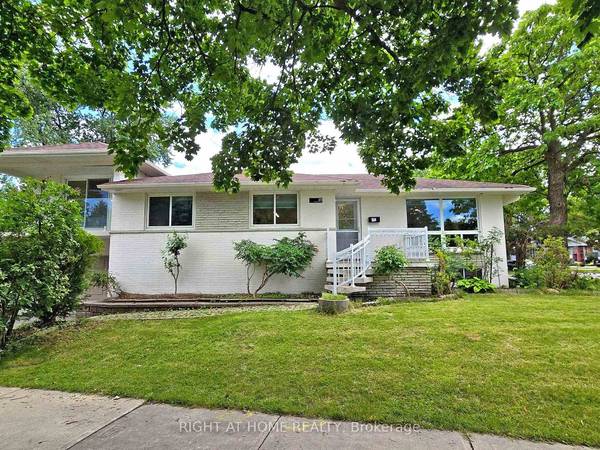 25 Learmont DR, Toronto W09, ON M9R 2E6