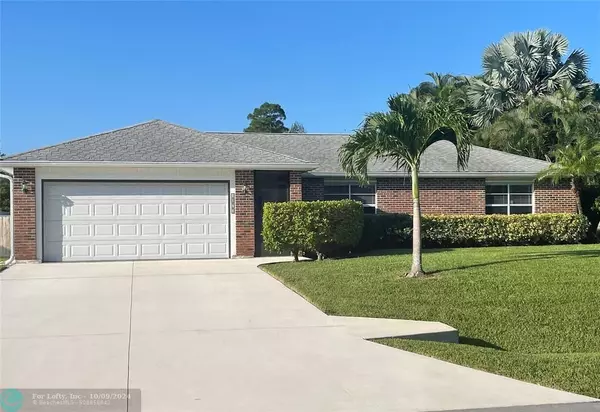 1072 SW Dalton Ave, Port St Lucie, FL 34953