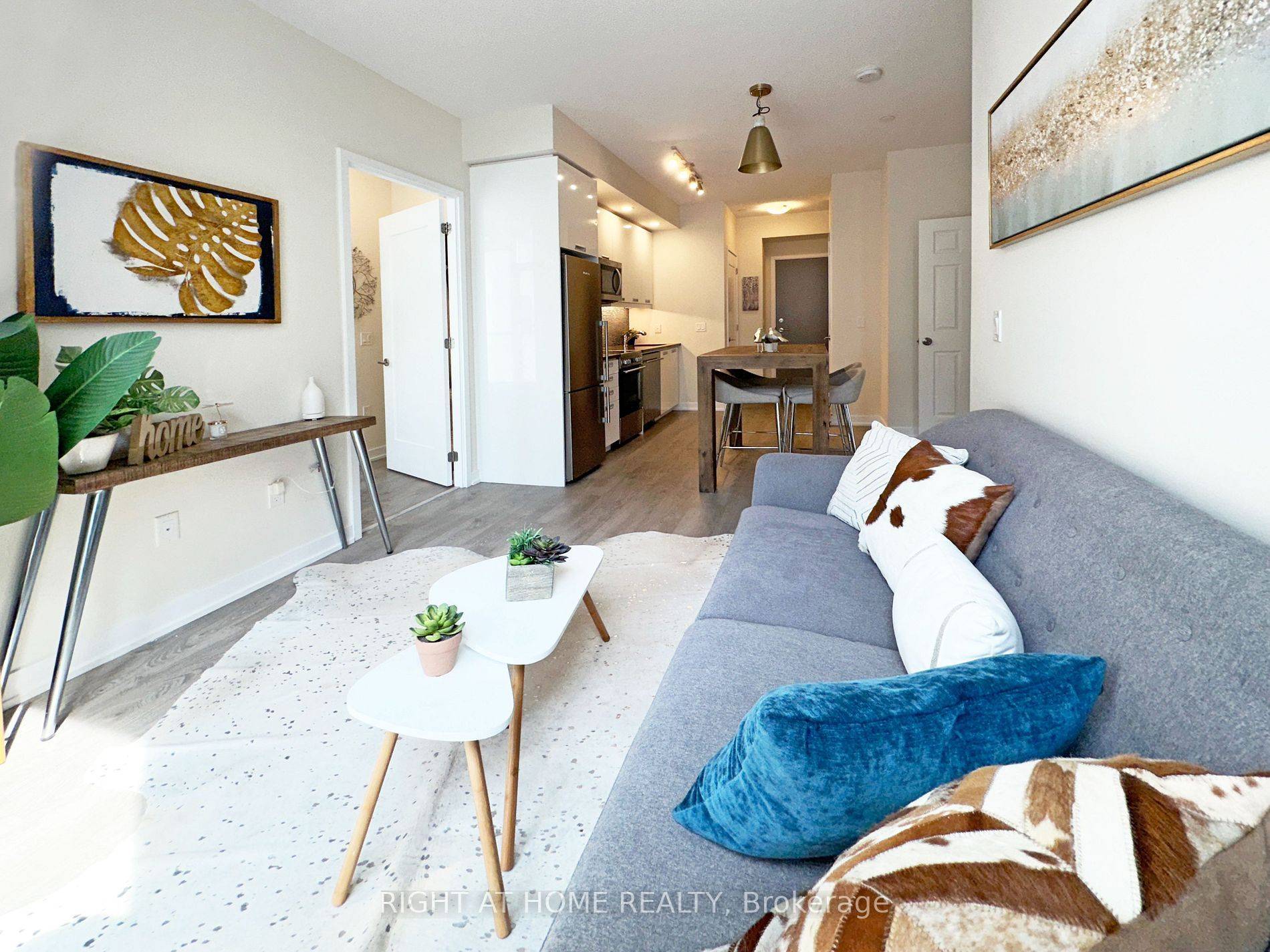 Toronto C01, ON M5V 0S6,99 JOHN ST #301
