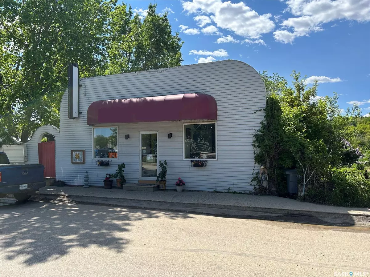 Lumsden, SK S0G 3C0,65 2nd AVENUE