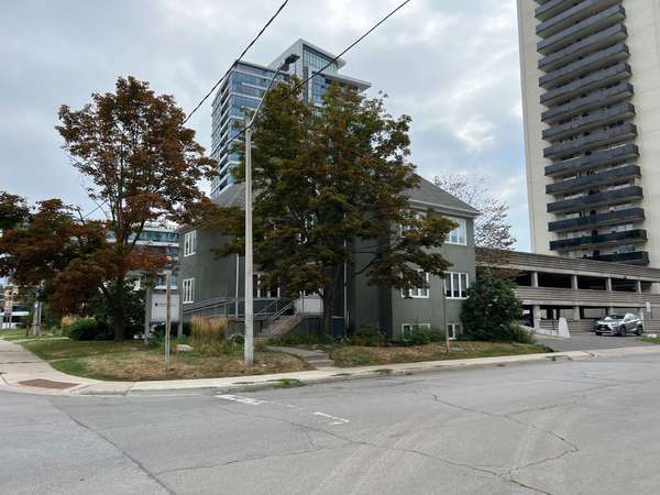 Mississauga, ON L5G 3E7,89 High ST E