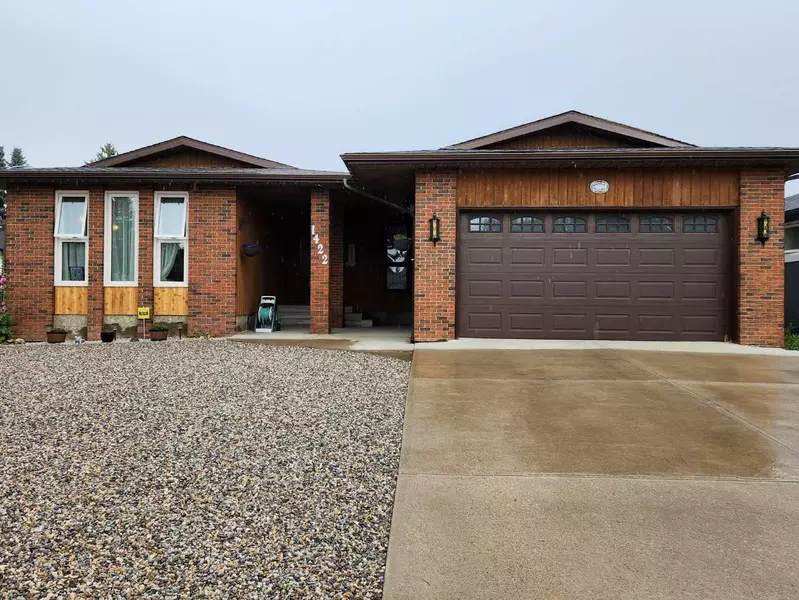 1422 McCrimmon Drive, Carstairs, AB T0M0N0