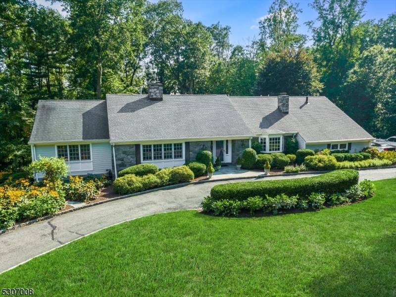 16 Hilltop Circle, Morris Twp., NJ 07960