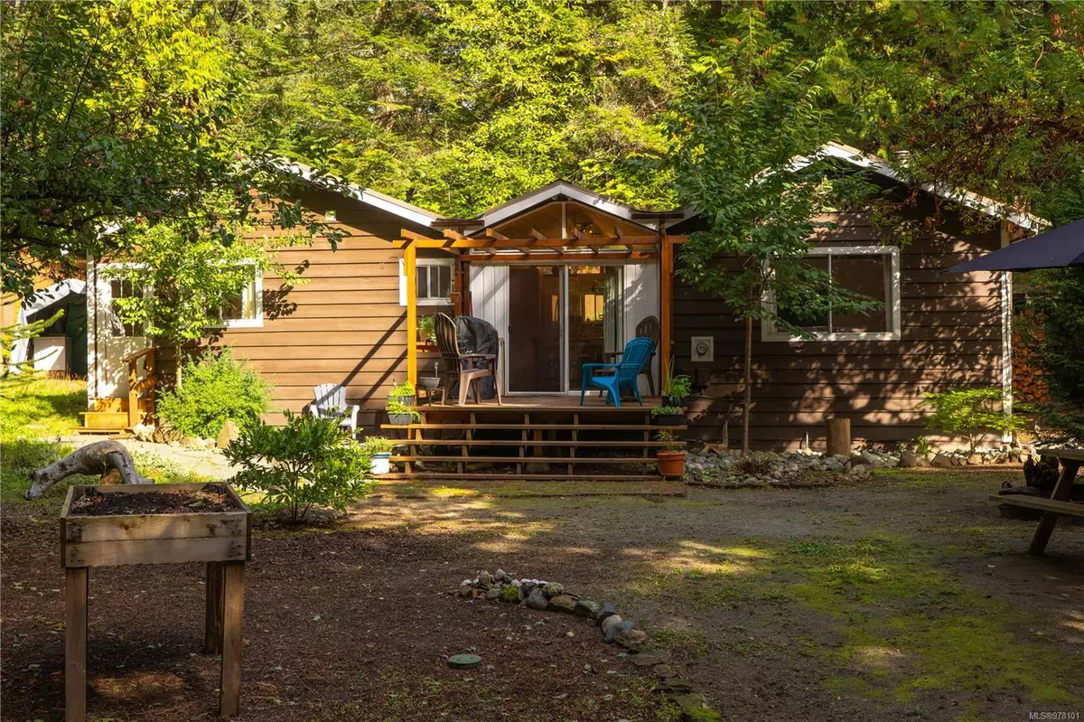 Gabriola Island, BC V0R 1X1,379 Hemlock Ave