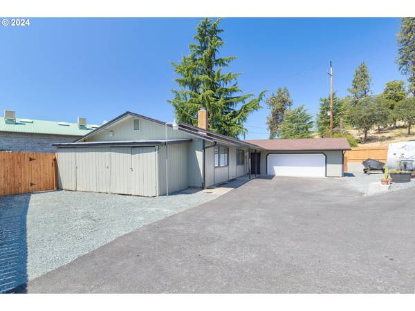 Grants Pass, OR 97526,1696 NE 9TH ST