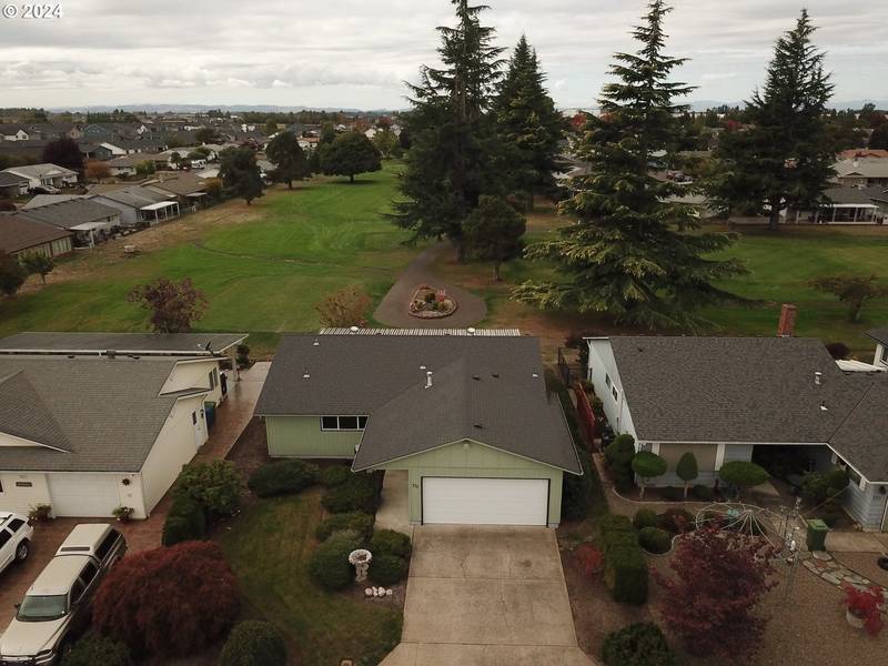 731 S CASCADE DR, Woodburn, OR 97071