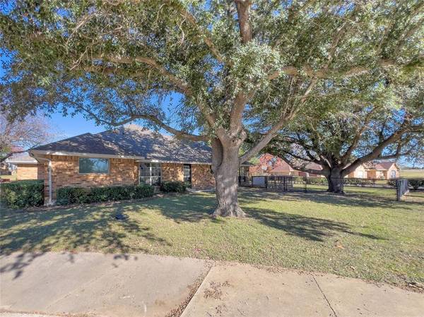 101 Village Gate Drive, Waxahachie, TX 75165