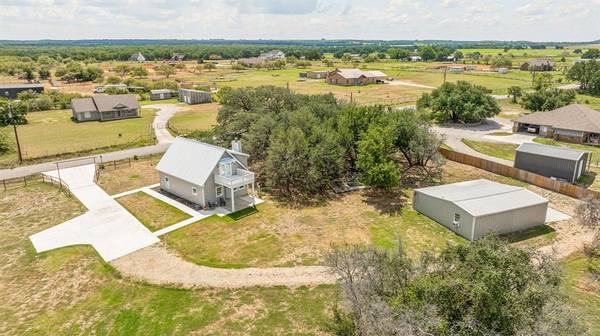 9922 Reynolds Road,  Lipan,  TX 76462