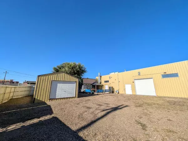 765 2 ST Southeast, Medicine Hat, AB T1A 0E2