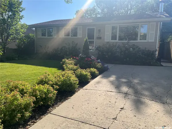 42 Laurentian DRIVE, Saskatoon, SK S7H 4L9