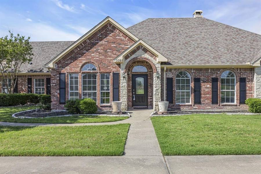 1095 Trinity Meadows Drive, Talty, TX 75160