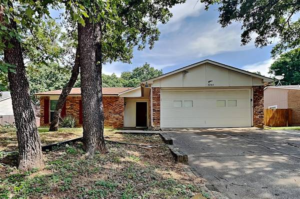 3737 Hackberry Lane, Bedford, TX 76021