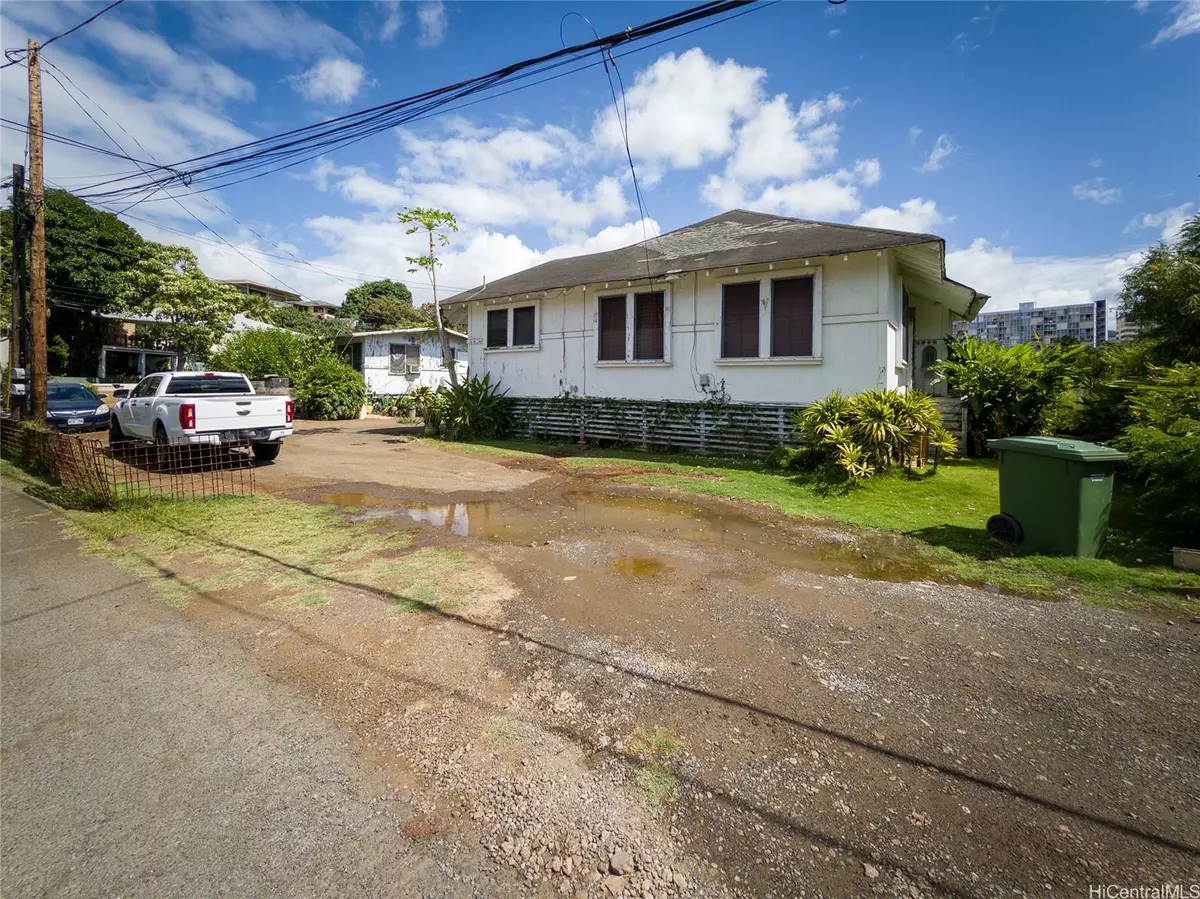 Aiea, HI 96701,99-018 A Kauhale Street