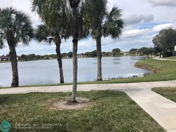 211 Lake Pointe Dr  #202, Oakland Park, FL 33309