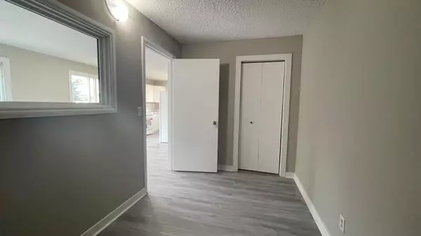 Calgary, AB T1Y 2M5,204 Pinehill RD NE #4