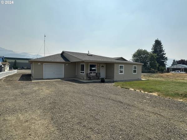 536 W FIRST AVE, Sutherlin, OR 97479