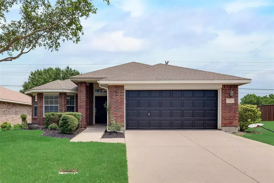 2004 Dripping Springs Drive, Forney, TX 75126