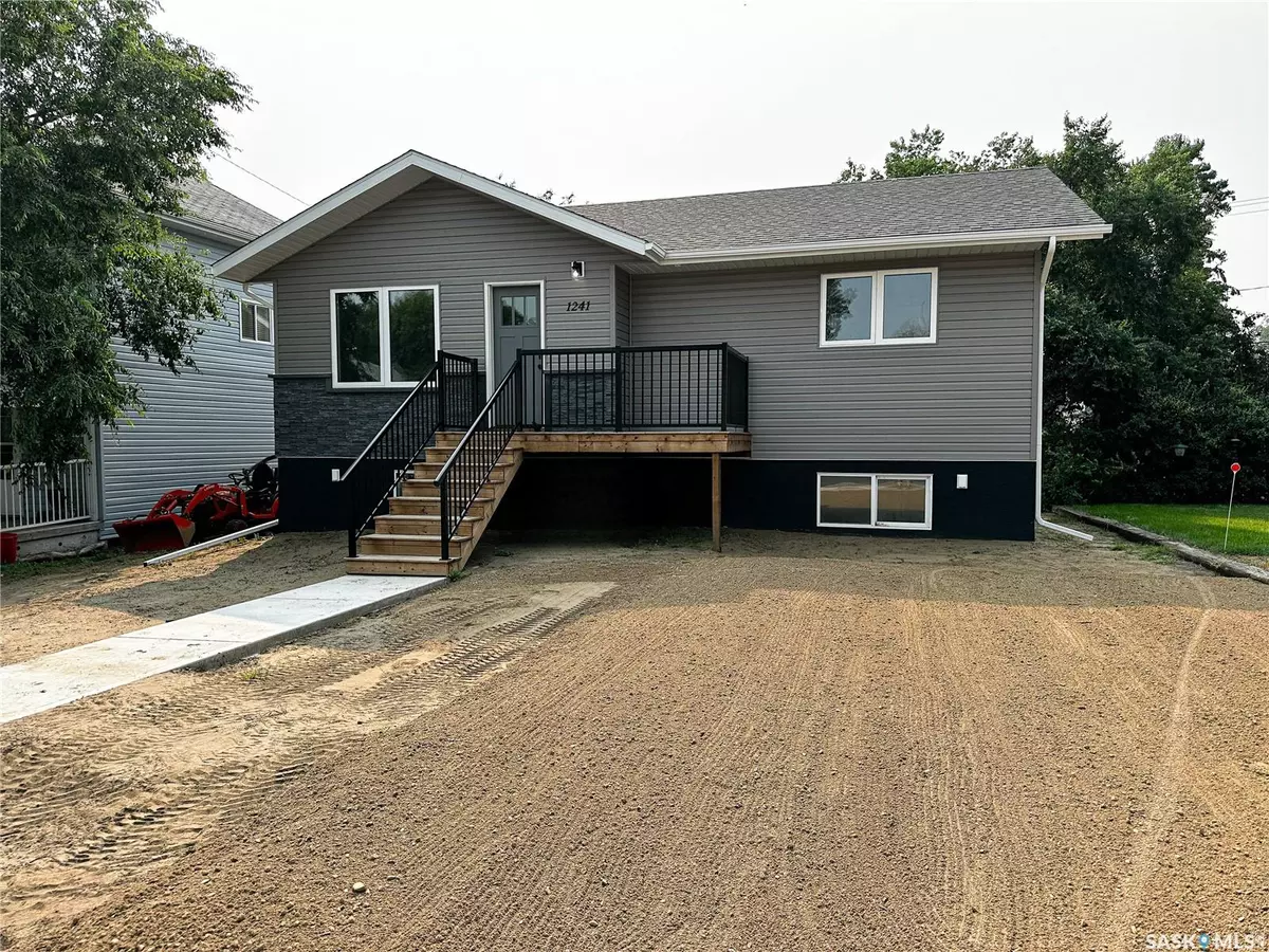 North Battleford, SK S9A 0L8,1241 98th STREET