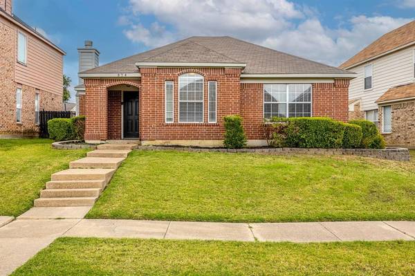 874 San Jacinto Drive, Grand Prairie, TX 75052