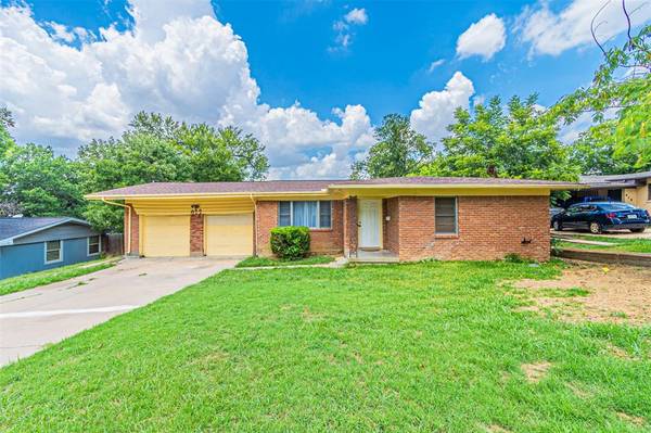 922 NW 9th Street, Grand Prairie, TX 75050