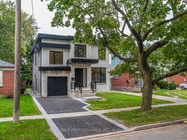 7 Charleston RD, Toronto W08, ON M9B 4M6