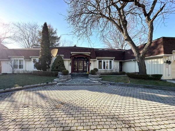 16 Brian Cliff DR, Toronto C13, ON M3B 2G2