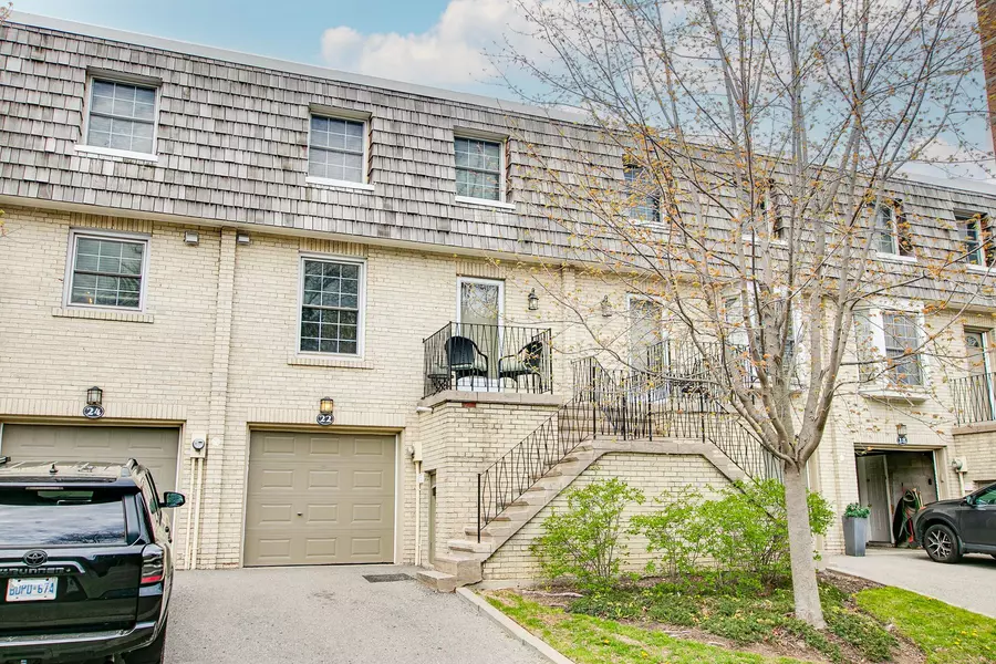 22 Stonedale Placeway, Toronto C13, ON M3B 1W3