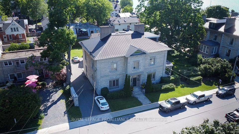 Kingston, ON K7L 2W2,5 Emily ST