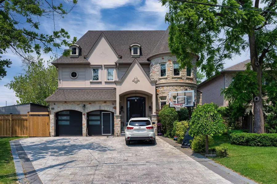 144 Birch AVE #2, Richmond Hill, ON L4C 6C7