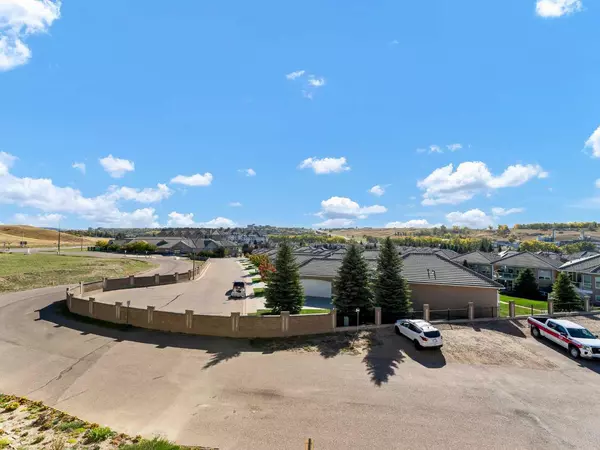 Medicine Hat, AB T1A 8V6,201 RIVER RIDGE DR NW #332