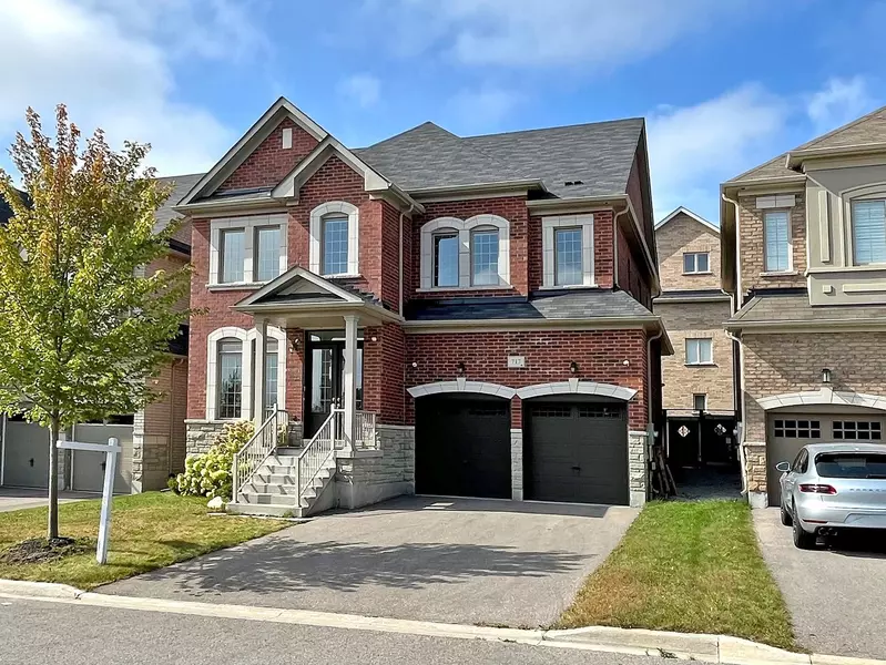 717 Mee PL, Newmarket, ON L3X 0G6