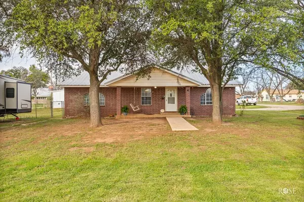 909 W 12th St, Robert Lee, TX 76945